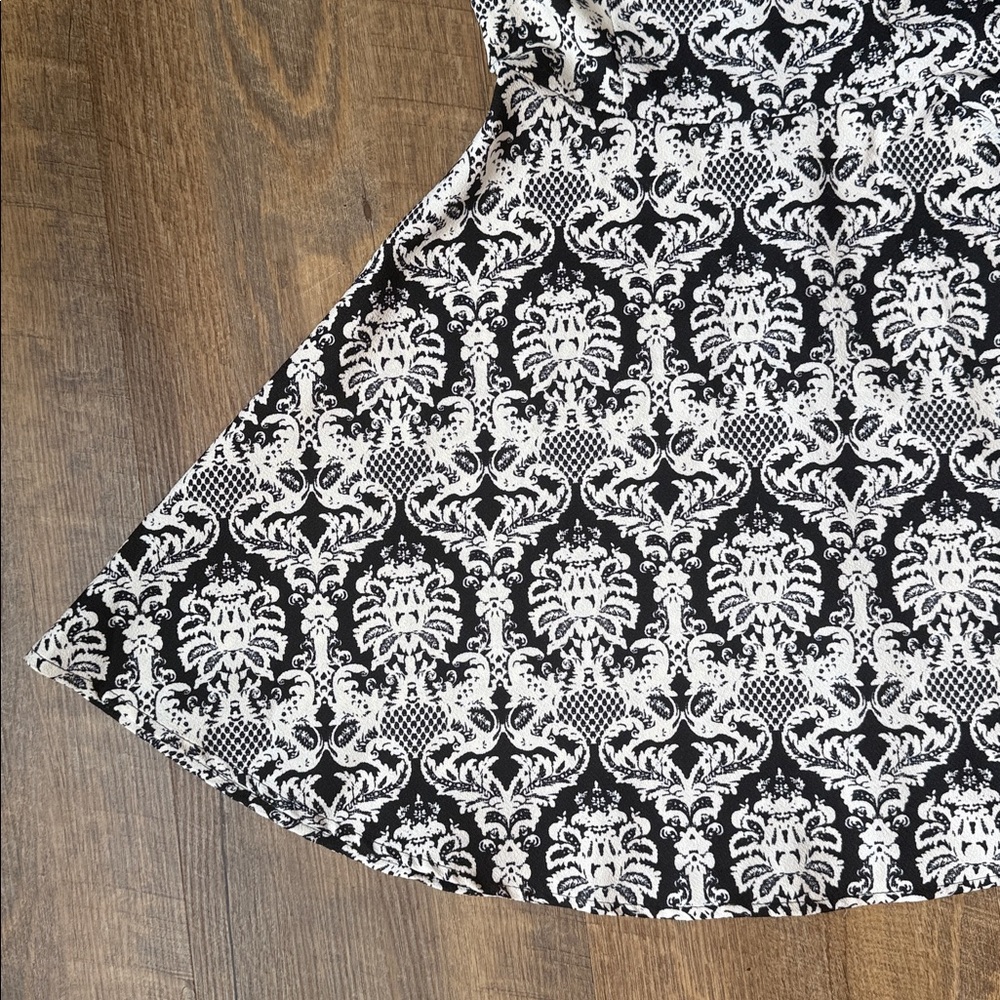 Lush Women’s Black & White Damask Fit-and-Flare Dress Size X-Small - Picture 3 of 12